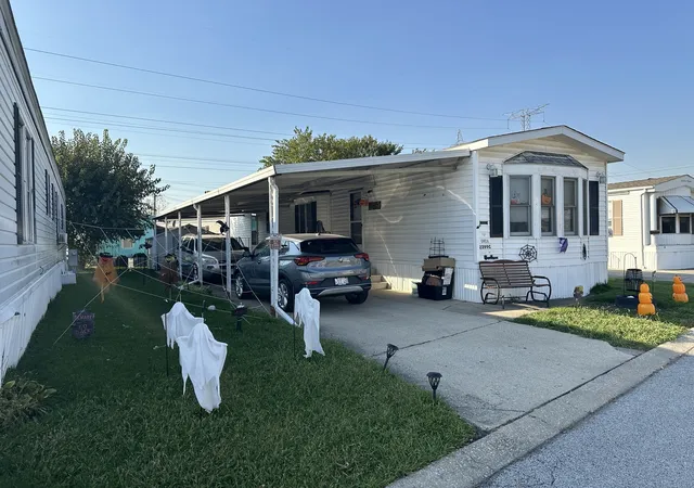 Manufactured home for sale at 8800 S Harlem Ave #2399C, Bridgeview, IL 60455 | MLS# 12793127