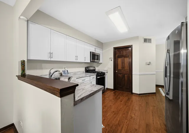 Photo 4 of Townhouse for sale at 36129 N Springbrook Ln, Gurnee, IL 60031 | MLS# 12793133 | Listing updated on 2026-10-28