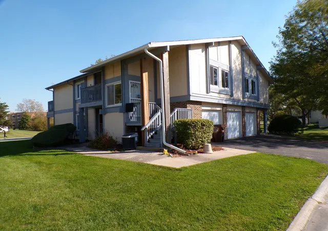 Listing Photo 2 - Condo for sale in building located at 776 Sunset Ct, University Park, IL 60484 - Unit #1