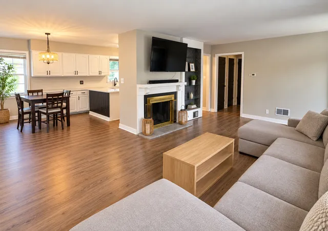 Photo 4 of Single family home for sale at 7302 Hillside Rd, Crystal Lake, IL 60012 | MLS# 12793162 | Listing updated on 2026-10-28