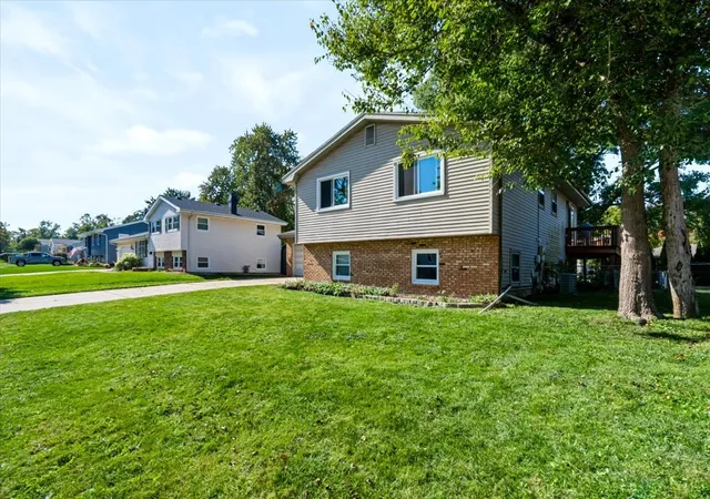 Photo 2 of Single family home for sale at 107 S Bayberry Ct, Bloomington, IL 61704 | MLS# 12793166 | Listing updated on 2026-10-29