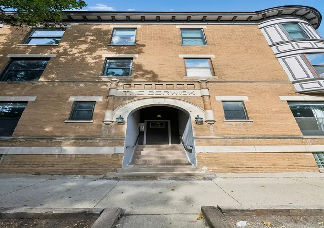 Photo 1 of Condo for sale at 846 W Cornelia Ave #202, Chicago, IL 60657 | MLS# 12793169 | Listing updated on 2026-10-29