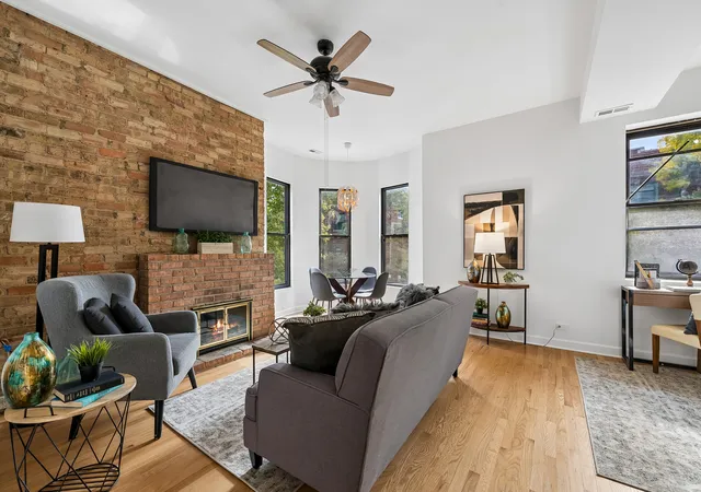 Photo 2 of Condo for sale at 846 W Cornelia Ave #202, Chicago, IL 60657 | MLS# 12793169 | Listing updated on 2026-10-29