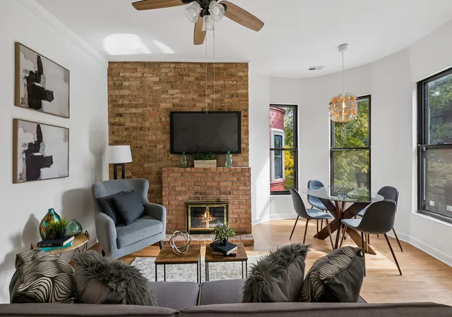 Photo 3 of Condo for sale at 846 W Cornelia Ave #202, Chicago, IL 60657 | MLS# 12793169 | Listing updated on 2026-10-29