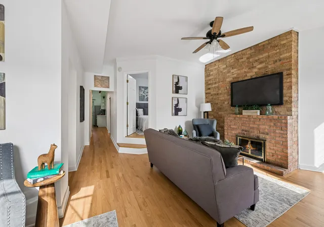 Photo 4 of Condo for sale at 846 W Cornelia Ave #202, Chicago, IL 60657 | MLS# 12793169 | Listing updated on 2026-10-29