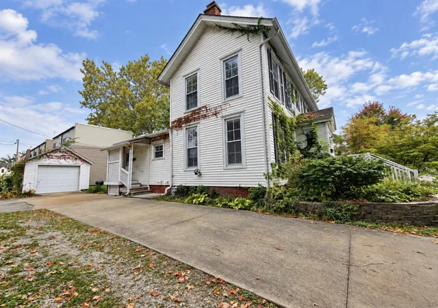 Photo 3 of Single family home for sale at 311 W White St, Champaign, IL 61820 | MLS# 12793176 | Listing updated on 2026-10-28