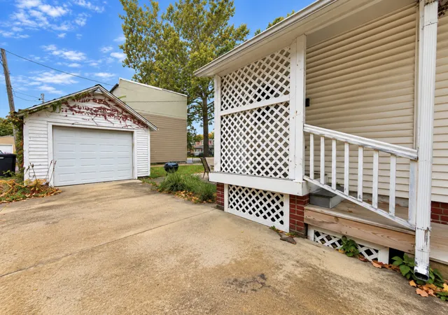 Photo 4 of Single family home for sale at 311 W White St, Champaign, IL 61820 | MLS# 12793176 | Listing updated on 2026-10-28