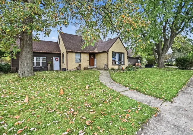 Photo 2 of Single family home for sale at 2115 Lydia St, Waukegan, IL 60085 | MLS# 12793182 | Listing updated on 2026-10-26