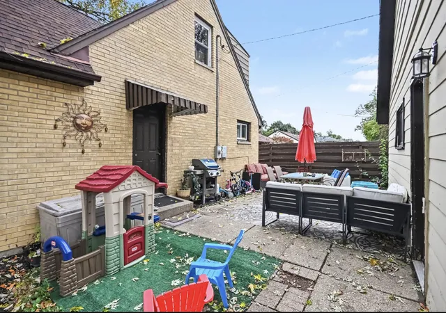 Photo 3 of Single family home for sale at 2115 Lydia St, Waukegan, IL 60085 | MLS# 12793182 | Listing updated on 2026-10-26
