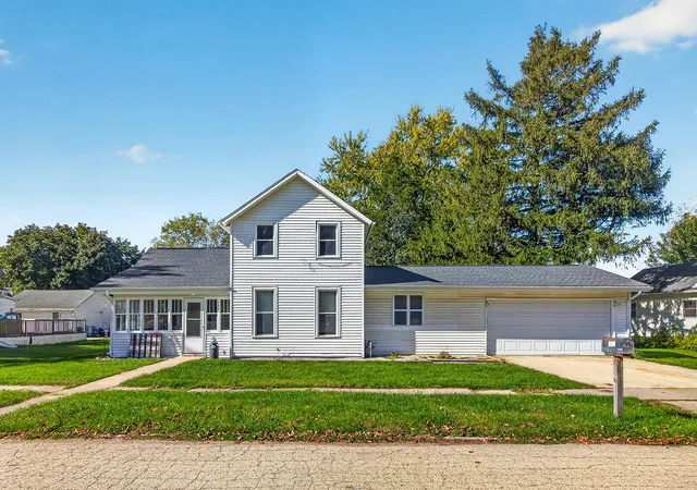 Photo 2 of Single family home for sale at 132 Walnut St, Stillman Valley, IL 61084 | MLS# 12793209 | Listing updated on 2026-10-24
