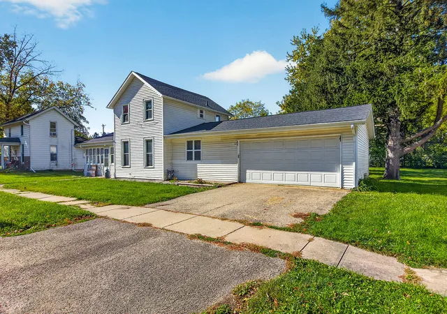 Photo 3 of Single family home for sale at 132 Walnut St, Stillman Valley, IL 61084 | MLS# 12793209 | Listing updated on 2026-10-24