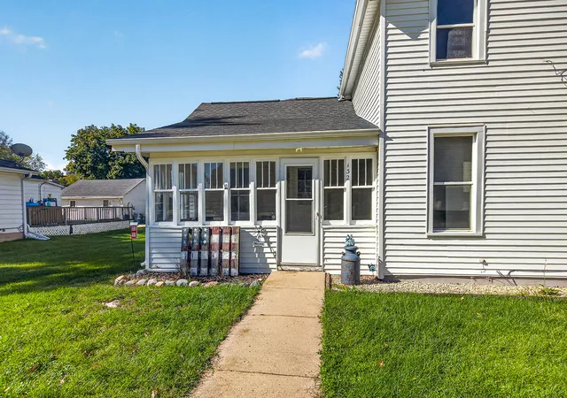 Photo 3 of Single family home for sale at 132 Walnut St, Stillman Valley, IL 61084 | MLS# 12793209 | Listing updated on 2026-10-29