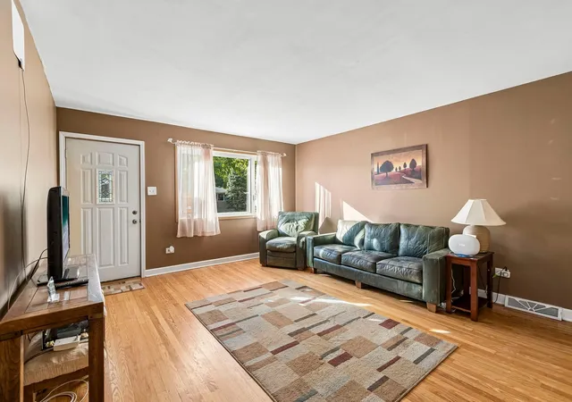 Photo 3 of Single family home for sale at 14323 Kildare Ave, Midlothian, IL 60445 | MLS# 12793211 | Listing updated on 2026-10-28