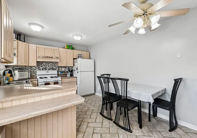 Photo 4 of Single family home for sale at 14323 Kildare Ave, Midlothian, IL 60445 | MLS# 12793211 | Listing updated on 2026-10-28
