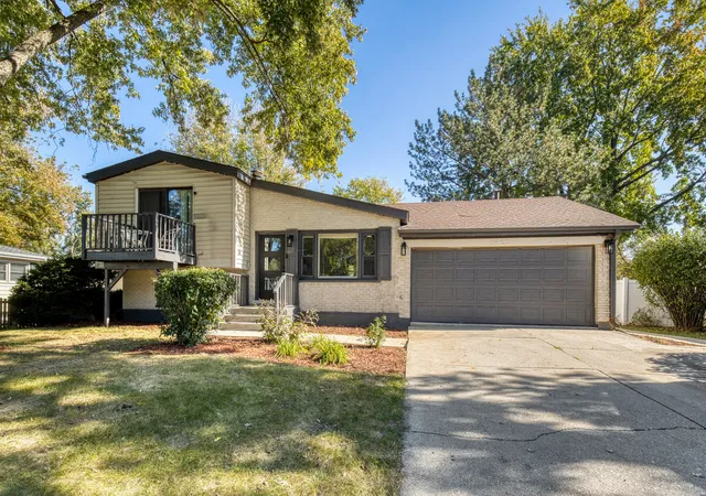 Photo 1 of Single family home for sale at 5623 Tennessee Ave, Clarendon Hills, IL 60514 | MLS# 12793221 | Listing updated on 2026-10-27