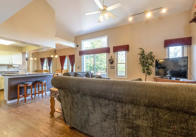 Listing Photo 4 - Condo for sale in building located at 248 Haber Ct, Cary, IL 60013 - Unit #C-3