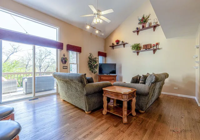 Listing Photo 5 - Condo for sale in building located at 248 Haber Ct, Cary, IL 60013 - Unit #C-3