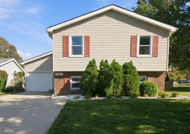 Photo 1 of Sale Pending at 1401 Dallas St, Bloomington, IL 61704 | MLS# 12793249 | Listing updated on 2026-10-28