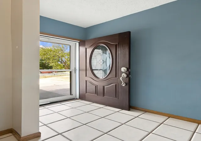Photo 3 of Sale Pending at 1401 Dallas St, Bloomington, IL 61704 | MLS# 12793249 | Listing updated on 2026-10-28