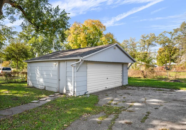 Photo 2 of Single family home for sale at 613 9th Avenue W, Milan, IL 61264 | MLS# 12793254 | Listing updated on 2026-10-29