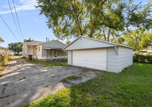 Photo 3 of Single family home for sale at 613 9th Avenue W, Milan, IL 61264 | MLS# 12793254 | Listing updated on 2026-10-29