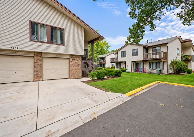 Listing Photo 3 - Condo for sale in building located at 7532 Bristol Ln, Hanover Park, IL 60133 - Unit #1