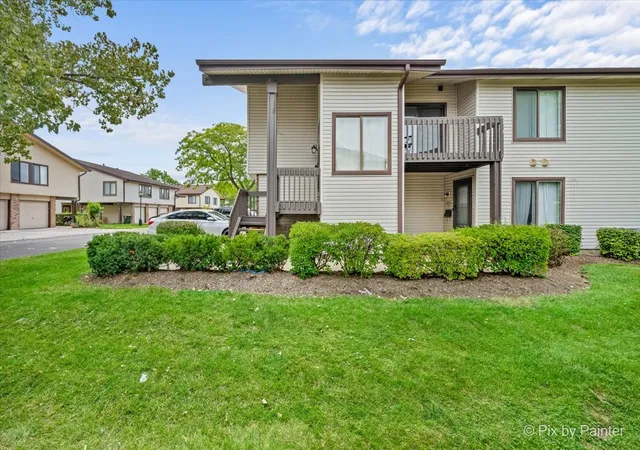 Listing Photo 4 - Condo for sale in building located at 7532 Bristol Ln, Hanover Park, IL 60133 - Unit #1