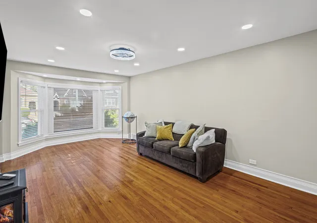 Photo 4 of Single family home for sale at 8340 S Yates Blvd, Chicago, IL 60617 | MLS# 12793281 | Listing updated on 2026-10-24