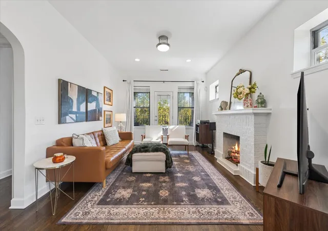 Photo 3 of Condo for sale at 4202 N Wolcott Ave #3, Chicago, IL 60613 | MLS# 12793292 | Listing updated on 2026-10-28