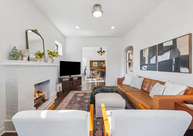 Photo 4 of Condo for sale at 4202 N Wolcott Ave #3, Chicago, IL 60613 | MLS# 12793292 | Listing updated on 2026-10-28