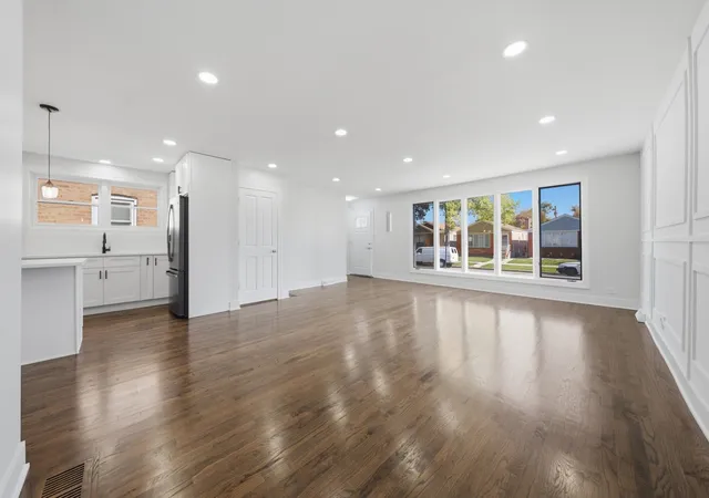 Photo 2 of Single family home for sale at 4812 S Leclaire Ave, Chicago, IL 60638 | MLS# 12793295 | Listing updated on 2026-10-24