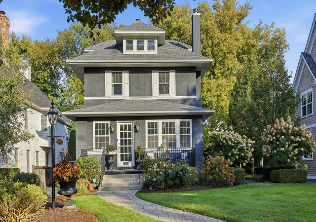 Photo 1 of Single family home for sale at 211 N Vine St, Hinsdale, IL 60521 | MLS# 12793307 | Listing updated on 2026-10-28