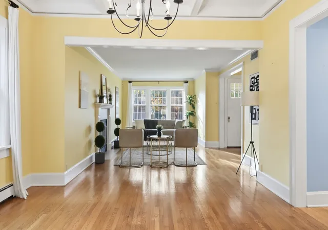 Photo 4 of Single family home for sale at 211 N Vine St, Hinsdale, IL 60521 | MLS# 12793307 | Listing updated on 2026-10-28