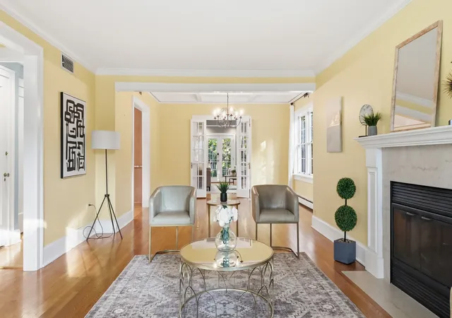 Photo 2 of Single family home for sale at 211 N Vine St, Hinsdale, IL 60521 | MLS# 12793307 | Listing updated on 2026-10-28