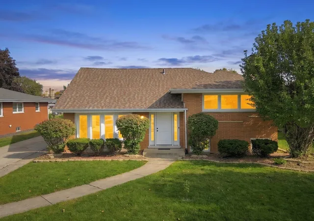 Single family home for sale at 10029 Kedvale Ave, Oak Lawn, IL 60453 | MLS# 12793317