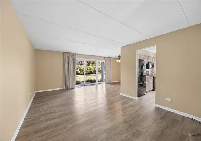 Listing Photo 3 - Condo for sale in building located at 31 Algonquin Dr, Indian Head Park, IL 60525 - Unit #2