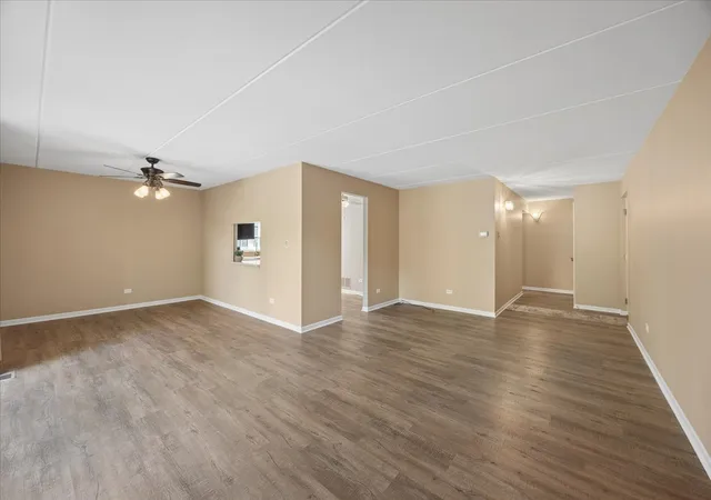 Listing Photo 4 - Condo for sale in building located at 31 Algonquin Dr, Indian Head Park, IL 60525 - Unit #2
