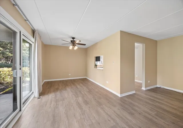 Listing Photo 5 - Condo for sale in building located at 31 Algonquin Dr, Indian Head Park, IL 60525 - Unit #2