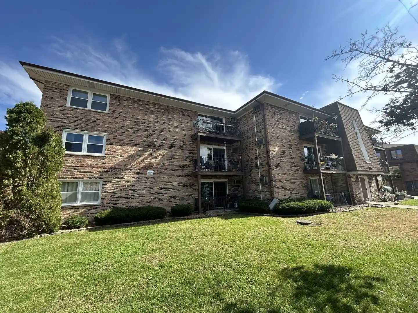 Listing Photo 1 - Condo for sale in 9817 Nottingham Ave located at 9817 Nottingham Ave, Chicago Ridge, IL 60415 - Unit #303