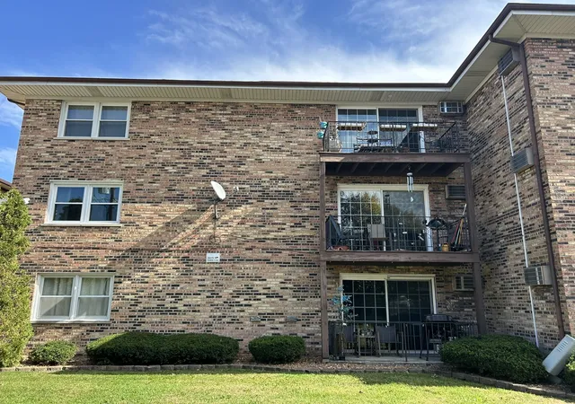 Photo 2 of Condo for sale at 9817 Nottingham Ave #303, Chicago Ridge, IL 60415 | MLS# 12793329 | Listing updated on 2026-10-29