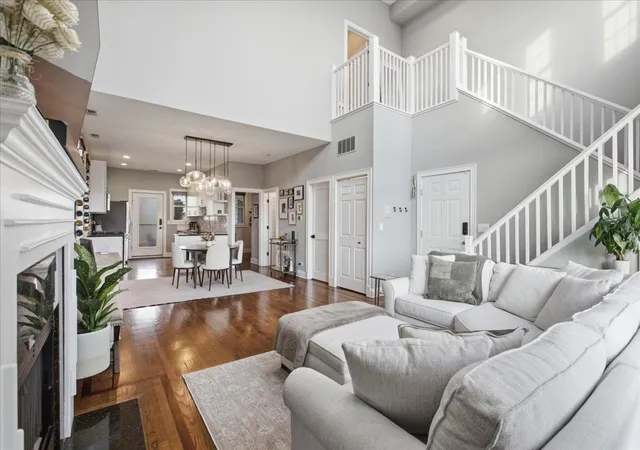 Photo 4 of Condo for sale at 1652 W Augusta Blvd #3W, Chicago, IL 60622 | MLS# 12793331 | Listing updated on 2026-10-28
