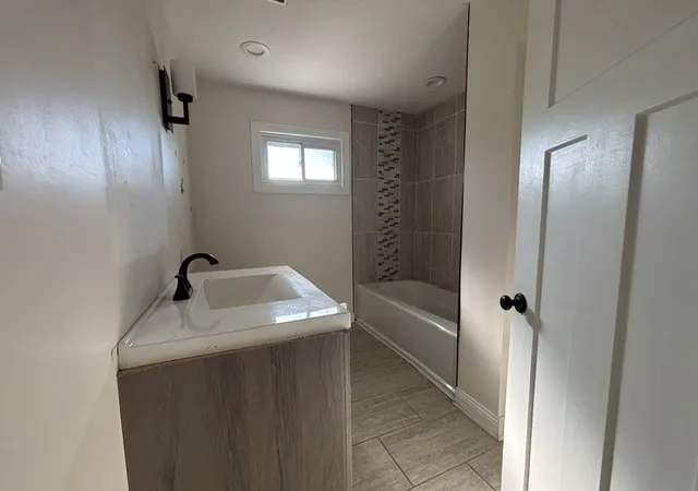 Photo 4 of Single family home for sale at 18644 Aberdeen St, Homewood, IL 60430 | MLS# 12793333 | Listing updated on 2026-10-27