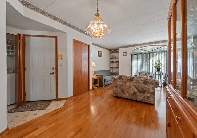 Listing Photo 4 - Condo for sale in building located at 9428 S 77Th Ct, Hickory Hills, IL 60457 - Unit #2A