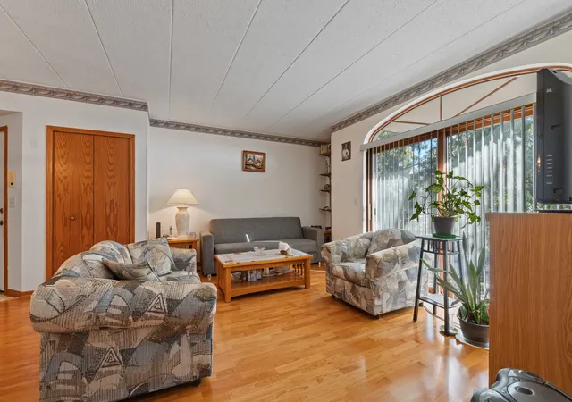 Listing Photo 5 - Condo for sale in building located at 9428 S 77Th Ct, Hickory Hills, IL 60457 - Unit #2A