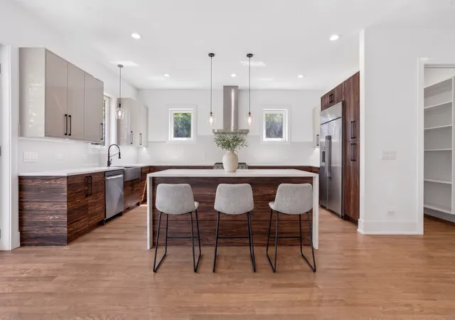 Photo 2 of Single family home for sale at 1012 E 41st Street, Chicago, IL 60653 | MLS# 12793342 | Listing updated on 2026-10-30