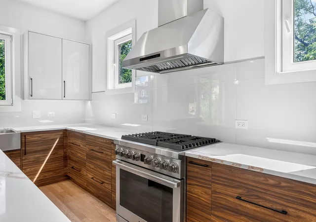 Photo 4 of Single family home for sale at 1012 E 41st Street, Chicago, IL 60653 | MLS# 12793342 | Listing updated on 2026-10-30