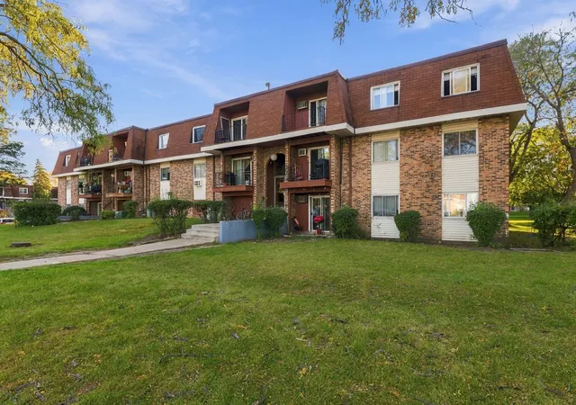 Condo for sale at 1170 Valley Ln #304, Hoffman Estates, IL 60169 | MLS# 12793354