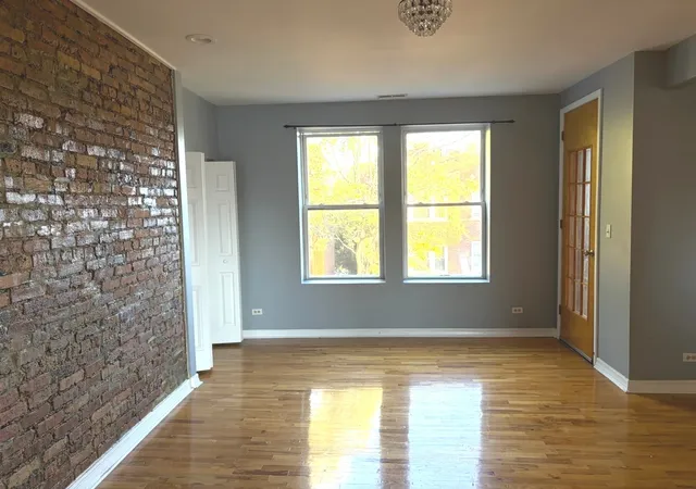 Listing Photo 2 - Condo for sale in building located at 1419 E 68Th St, Chicago, IL 60637 - Unit #3