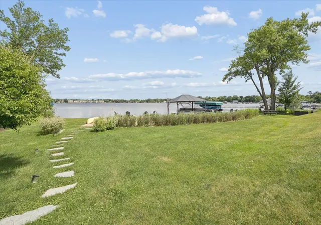 Photo 4 of Single family home for sale at 408 Morningstar Ln, Wauconda, IL 60084 | MLS# 12793374 | Listing updated on 2026-10-24