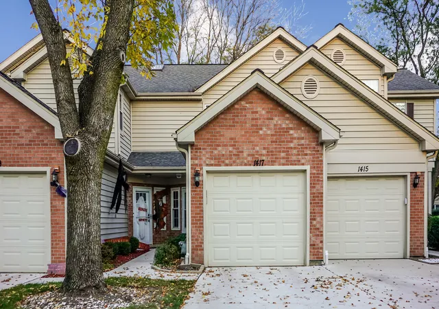Townhouse for sale at 1417 Golfview Dr, Glendale Heights, IL 60139 | MLS# 12793378